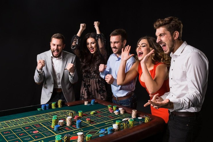 Dealer cantik memandu meja Baccarat di platform Live Casino lengkap777